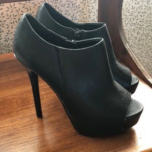 Black Steve Madden 4 Inch heels
